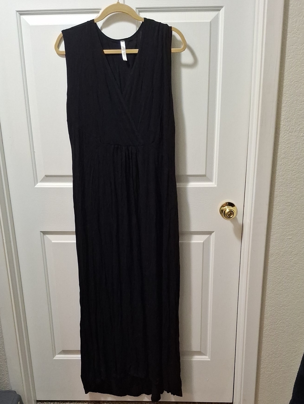 Lyss Loo Black Sleeveless V-Neck Maxi Dress